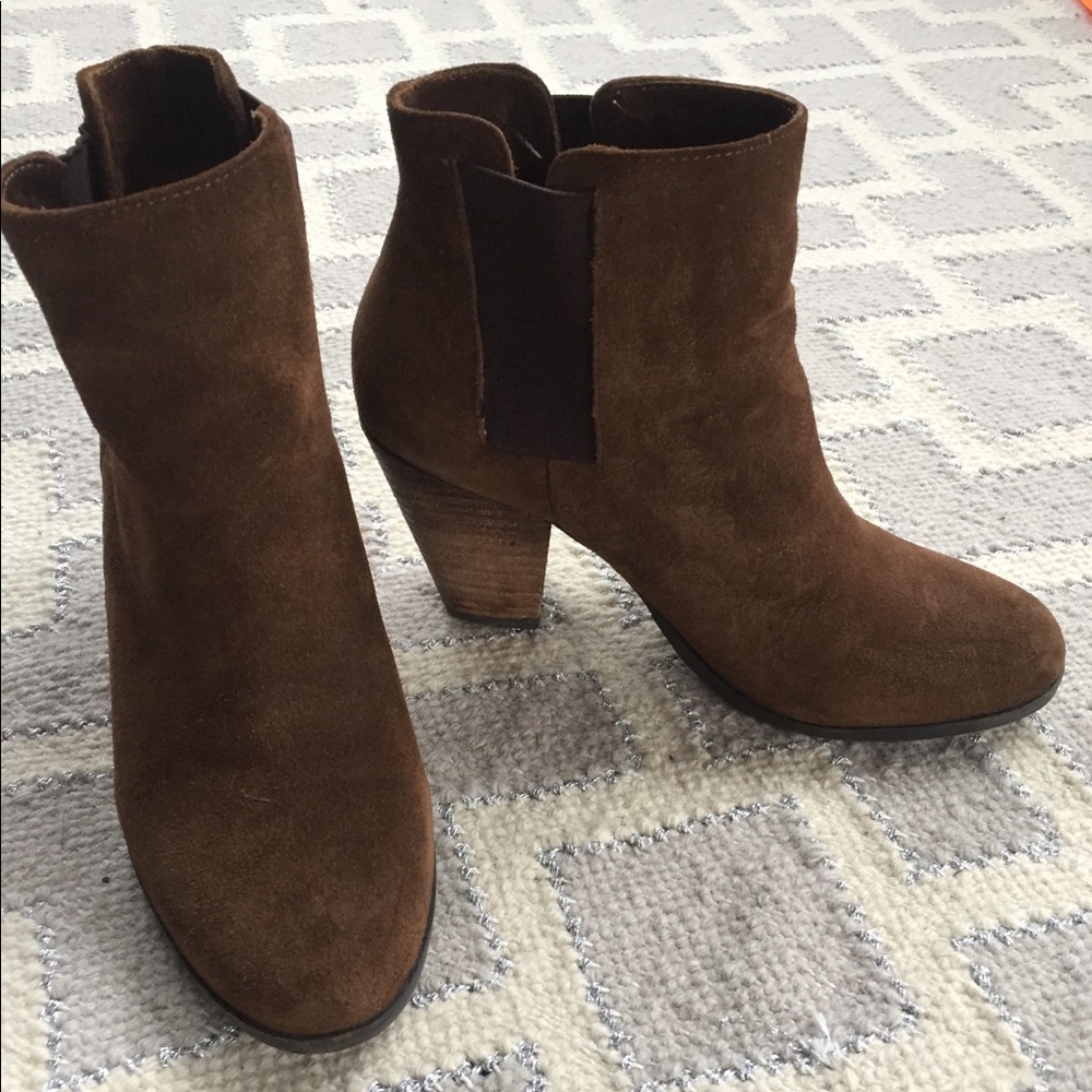 Brown suede Vince Camuto ankle boots size 8